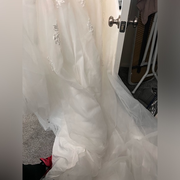 Wedding dress new - Picture 6 of 6